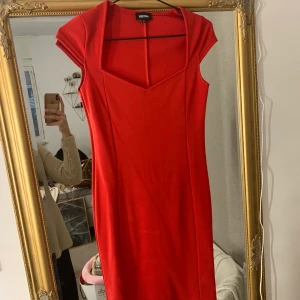 Klänning - Bubbelroom - Superfin klänning från bubbelroom men tyvärr för liten för mig. Aldrig använd och det är storlek XS.