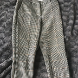 Kostymbyxor raka - As snygga kostymbyxor från H&M i storlek S. 