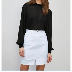 Vit denimkjol - Bikbok - Vit denimkjol från bikbok, använd en gång. Storlek 38. Funkar på 36! 