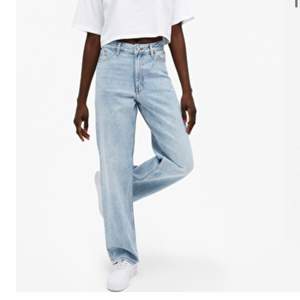 Straight jeans från monki i strl. 27, bra i längd för mig som är 172 cm 🥰 250+ frakt 🥳