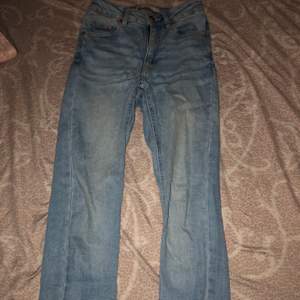 Väldigt fina jeans från Gina tricot använda ett par gånger bara. Nytt pris 499 