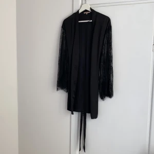 Anna Field kimono - Kimono/ morgonsarong, svart, storlek s, bra skick 