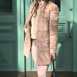 Pälsjacka - Mys päls från Neo Noir! Väldigt fint skick 