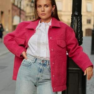 Så himla fin rosa jacka från Maja lindelöfs kollektion för Gina tricot. Aldrig använd! 