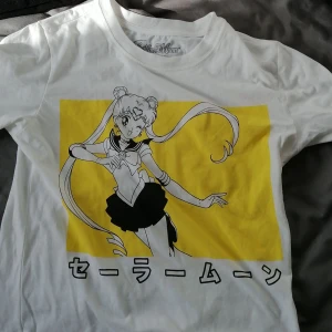 Sailor moon shirt  - Oanvänd super gullig anime crop top är Xs men passar S och M beror på hur du vill ha den