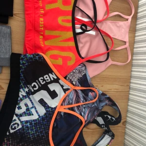 Sporttoppar  - Alla passar M större S 50kr styck frakt 45kr