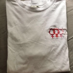 Monki t-Shirt  - Använd fåtal gånger! Köparen står för frakt 📦 