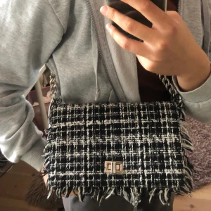 Väska - Superfin väska från missguided men köpt hos nelly. 