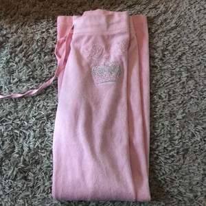 Rosa juicy couture mjukisbyxor storlek S, fint skick. 200 kr inklusive frakt. 