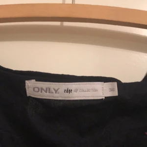 Only - Ärmlöst linne/ blus strl 36