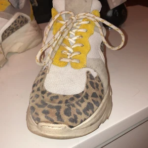 Höga sneakers - Skor från Nelly. Ord pris 800kr strl 40/41 