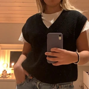 Väst från Zara - Svart stickad väst från zara som inte används längre :(