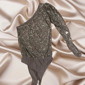 Glittrig body - Glittrig body perfekt till nyår😍