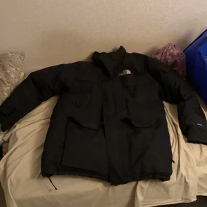 Oversized The North Face Jacka - I väldigt bra skick, strlk XL så är oversized på vem som helst (jag har vanligtvis L). 