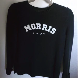 Morris - En stickad marinblå tröja från Morris nypris 1200kr storlek S