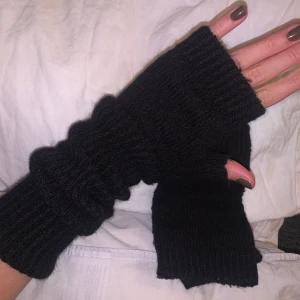 Vantar H&M  - Vantar från hm💕 buda i kommentarerna. Frakten betalar köparen den är 39kr 