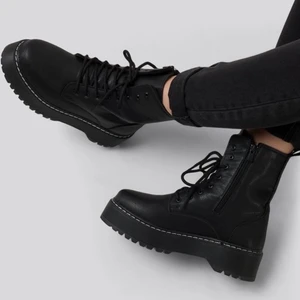 Chunky combat boots - Nya chunky sole combat boots från NAKD, storlek 36. Aldrig använd. Säljer för 250, nypris 599 kr. Köparen står för frakten 🌸