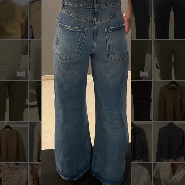 Säljer dessa ljusblå vida jeansen, storlek 38, jag är en 38/40. . Jeans & Byxor.