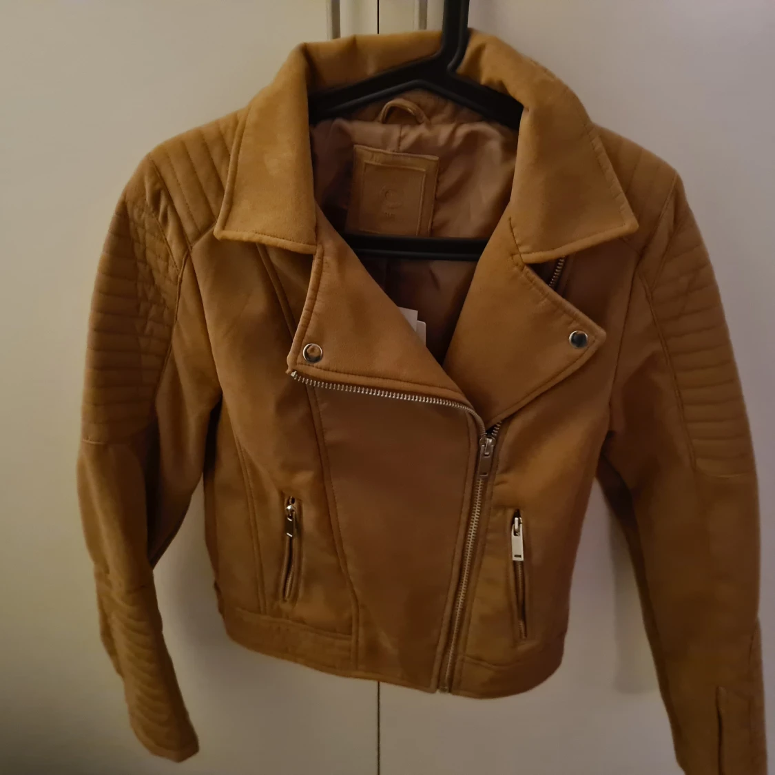 Bikerjacka i fakemocka. Helt ny! - 90