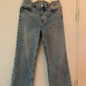 vida jeans  - ljusblå vida jeans från bikbok, knappt använda. 