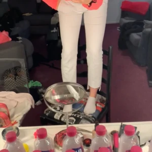 Zara kostym byxor - Vita zara kostymbyxor, använda väldigt fåtal gånger. Jättefina och en fin detalj ner till. Storlek 36💓