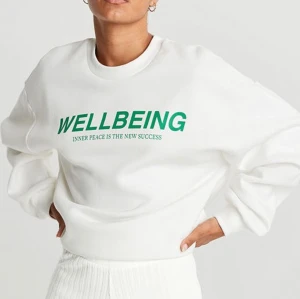 Sweatshirt - Jättefin och populär sweatshirt från Gina i storlek M. Använd fåtal gånger, nyskick!!!