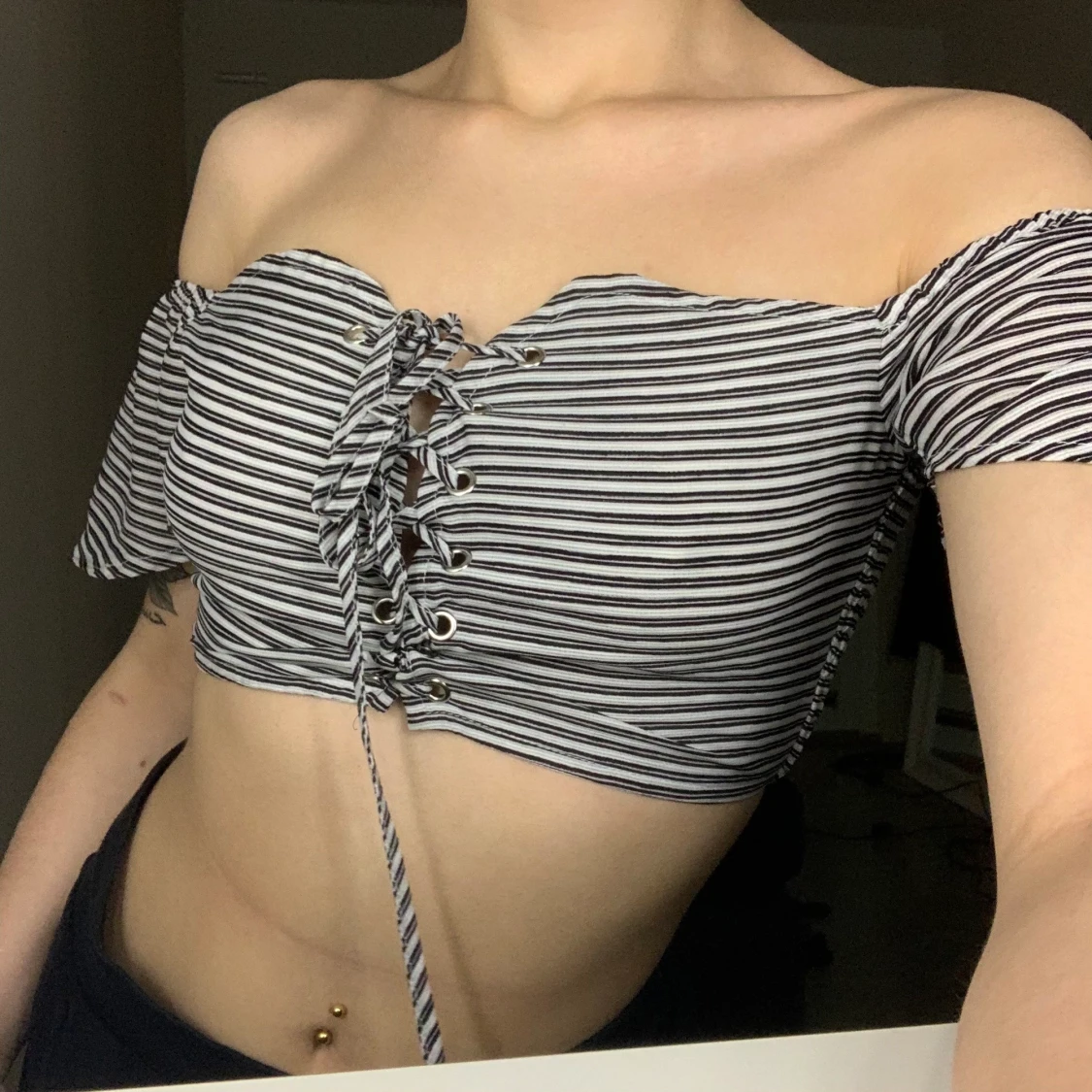 Off Shoulder Magtröja