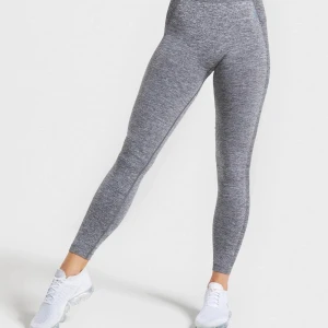 Gymshark tights  - Säljer mina tights från gymshark, storlek XS. Endast använda en gång så i superbra skick! Säljer även en matchande topp till✨