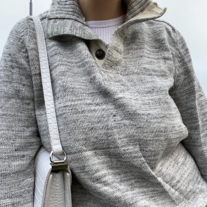 TRÖJA - Tjocktröja med krage och knappar i storlek s/m, lite oversize. Assnygg och knappt använd, 100 kr + frakt 🚚 