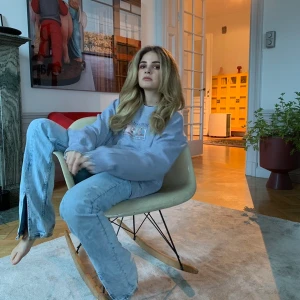 Oversized shirt  - Oversized collage tröja med printet ”treasure Hunt” och en sedel