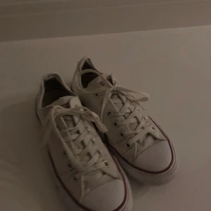 Låga converse - Låga converse, superfint skick! Köpta för ca 750kr!🤍