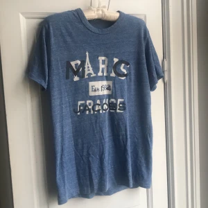 Marc Jacobs t-shirt - Blå Marc Jacobs t-shirt i fint skick! 