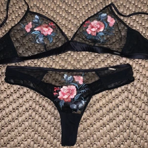 Superfint underklädesset - Från Lindex, ca S i båda delarna, fint skick