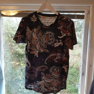 Jack & Jones t-shirt XS - Jack & Jones t-shirt. Den är XS men stor i storleken