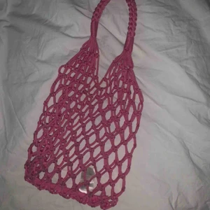  - Rosa nätväska ifrån monki. Köparen står för frakt❤️