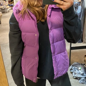 Ljuslila väst - Väst från cross i stl L