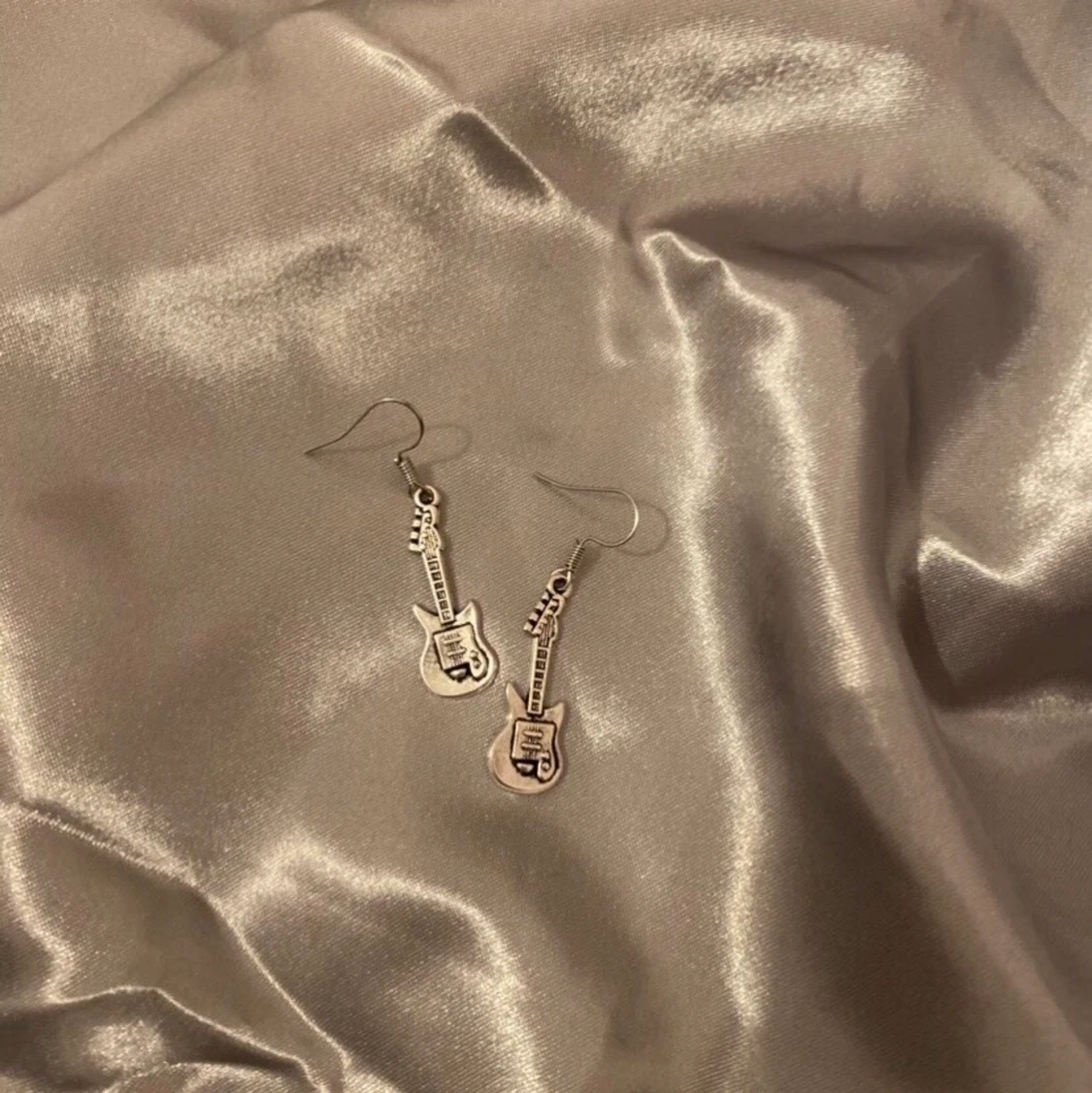 Faith guitar earrings