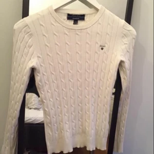  - Vit Kabelstickad gant tröja 
Nypris 1300
Använd ca 3 gånger 