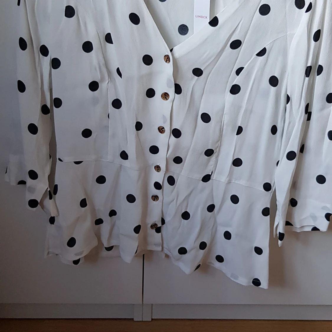 Blus oanvänd med prislapp på - 90