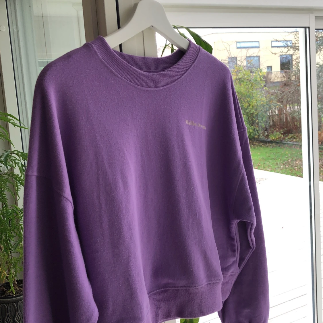 Lila sweetshirt från pull and Bear - 91