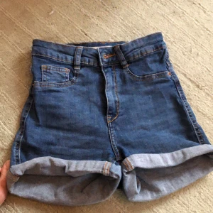 Gina trixat shorts - Dom är väl men varsamt använda, passar perfekt till typ allt och är jätte stretchiga 