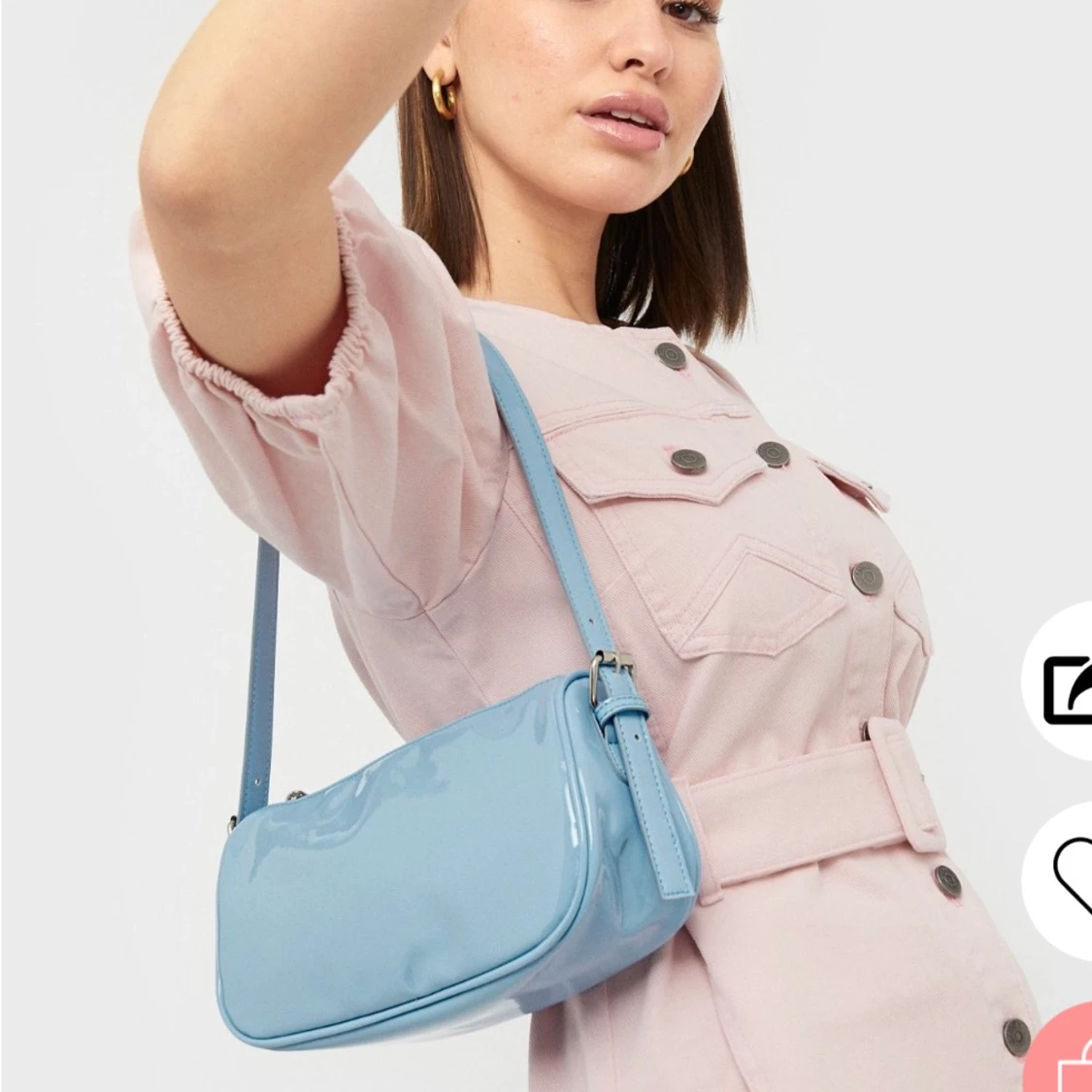 Blå lack-väska från Nelly, slutsåld  - 90