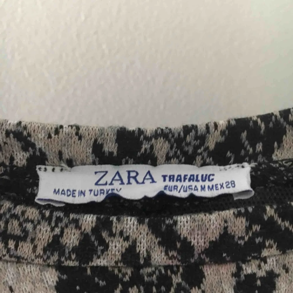 Långärmad tröja från Zara, så fin verkligen! 🤙🏼💜 Helt oanvänd och har inte kommit till användning. 🥰⚡️. Toppar.
