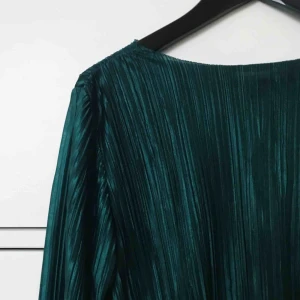  - Sömlös tröja i tunt, följsamt material. Använd ett fåtal gånger 