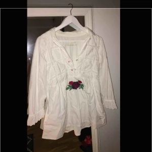  - Super Söt oddmolly blus, fint skick. Köparen står för frakt 