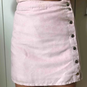  - Mockakjol rosa med knappar