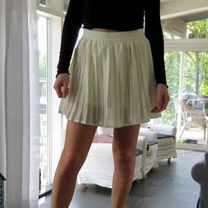 Superfin kjol från bikbok strlk S.