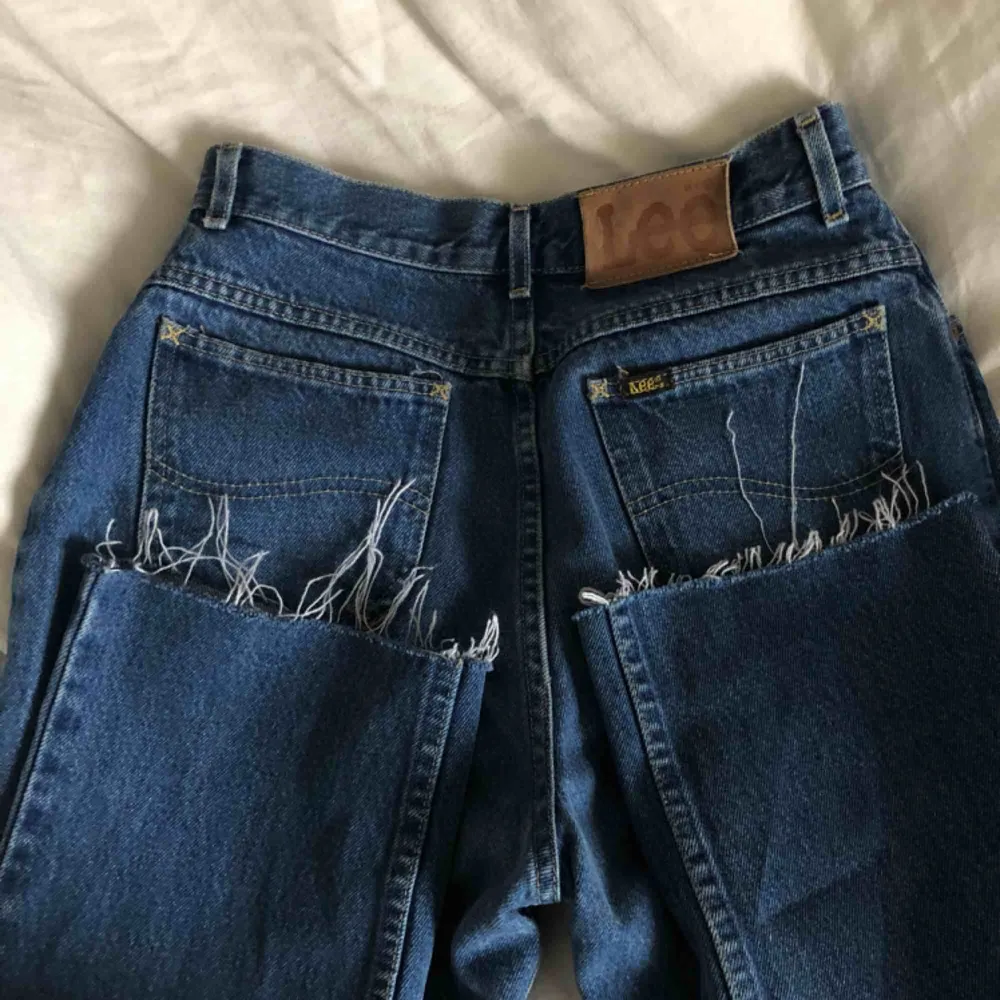 Skiiiiiitsnygga blåa jeans från Lee i jättebra kvalitet! 😍. Jeans & Byxor.