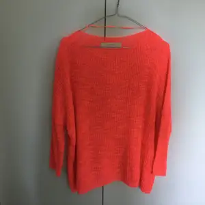 Oanvänd neonrosa finstickad tröja (se bild 3). Från Zara, kostade 399:-, säljer för halva priset!