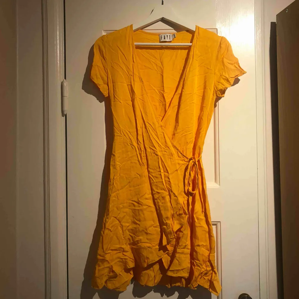 Orange klänning från Nakd. Använd en gång!. Klänningar.